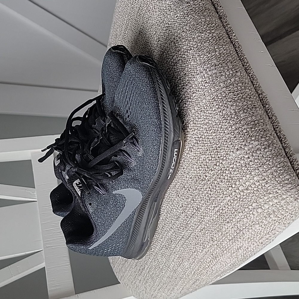 Women's Nike zoom sneakers
